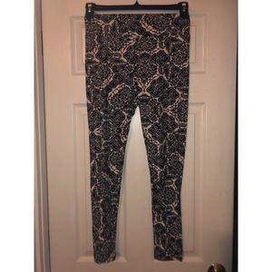 Black and off white one size LuLaRoe leggings